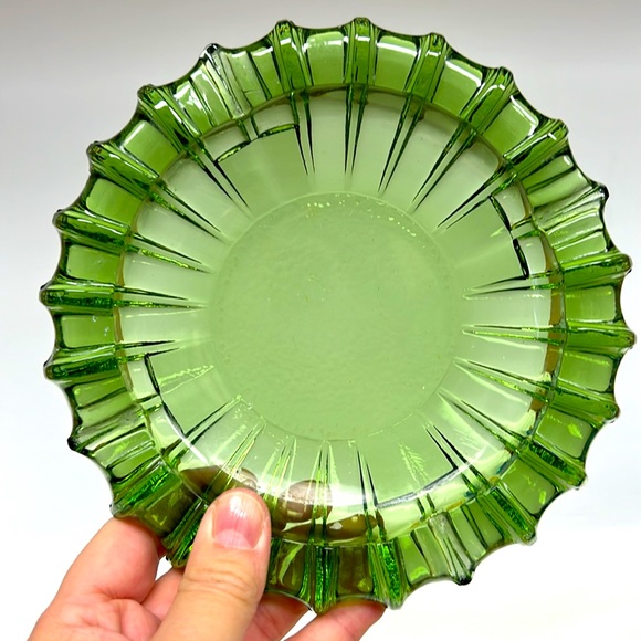 Mid-Century Modern" green 7”  "Starburst" ashtray/ trinket dish by BLENKO  USA - Picture 6 of 6
